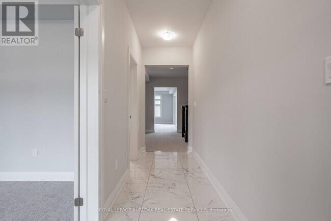 7482 Sherrilee Cres in Niagara Falls, ON - Building Photo - Building Photo