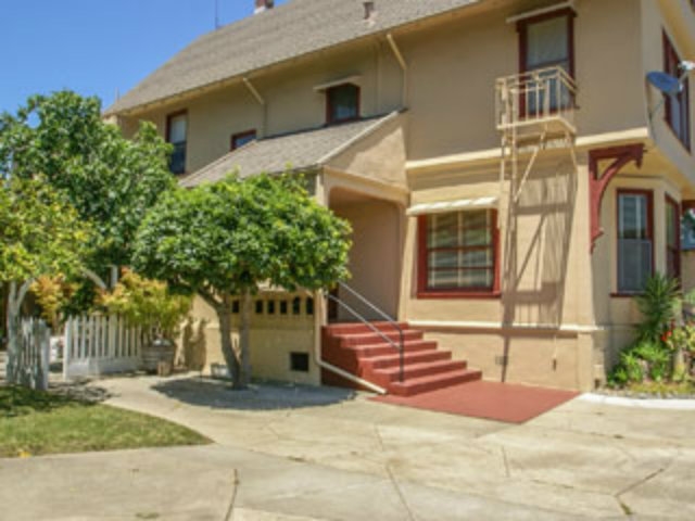 EXCELLENT APARTMENT IN PRIME LOCATION in San Carlos, CA - Building Photo - Building Photo