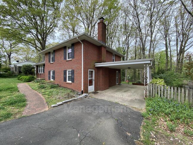 2 Westmoreland Pl in Fredericksburg, VA - Building Photo - Building Photo