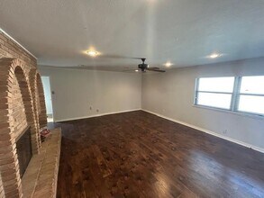 12311 Cedar Bend Dr in Dallas, TX - Building Photo - Building Photo