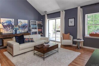 76 Peck Ave in Rye, NY - Building Photo - Building Photo