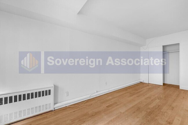 425 E 80th St in New York, NY - Building Photo - Building Photo