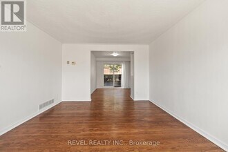 6821 Darcel Ave in Mississauga, ON - Building Photo - Building Photo