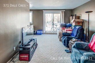 371 Dale Crescent in Waterloo, ON - Building Photo - Building Photo