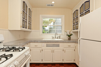 343 Bellevue Ct in Los Altos, CA - Building Photo - Building Photo