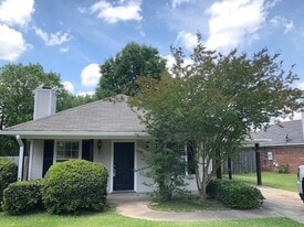 566 Mockingbird Cir in Brandon, MS - Building Photo