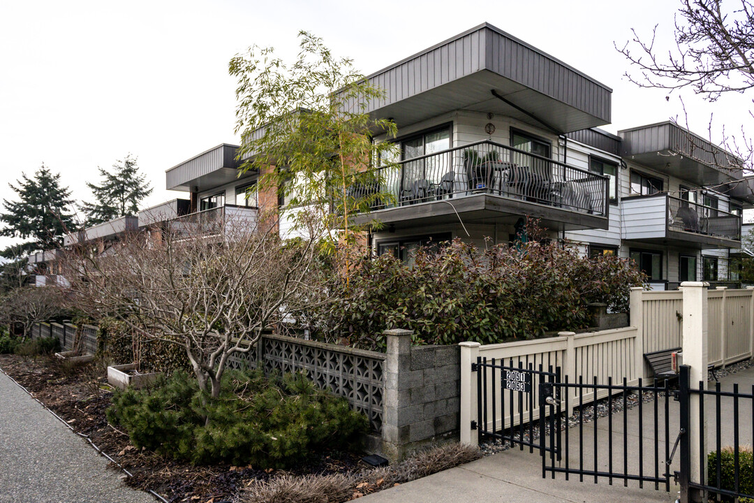 Mackenzie House in Vancouver, BC - Building Photo