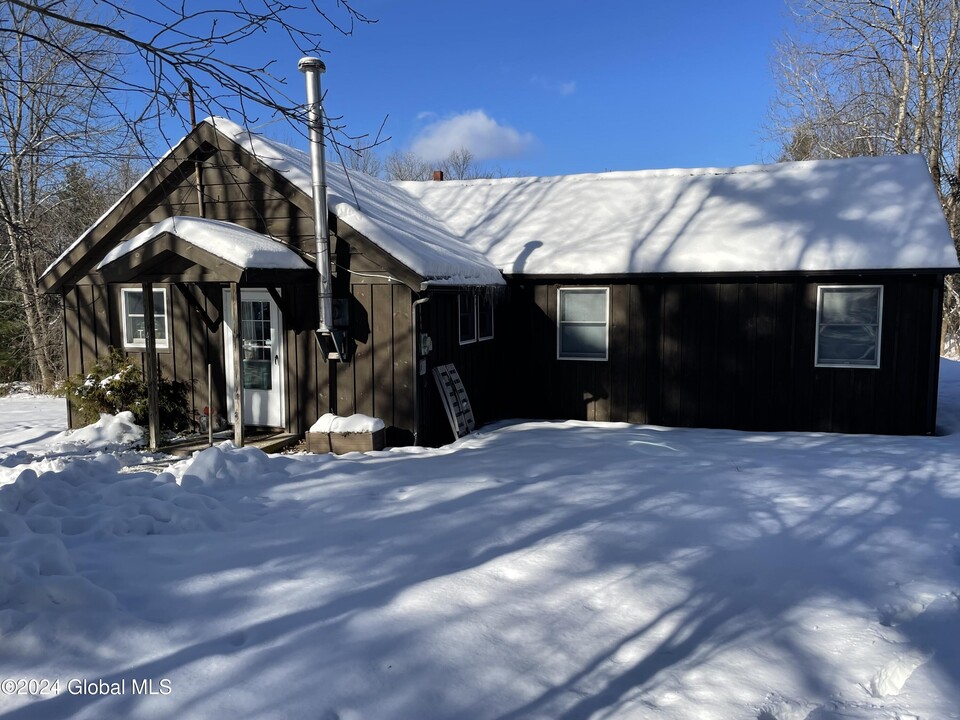 41 Malloy Rd in Greenfield Center, NY - Building Photo