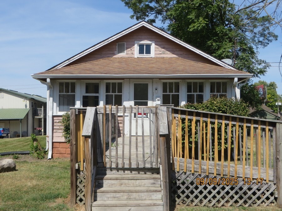 430 E 9th St in Anderson, IN - Foto de edificio
