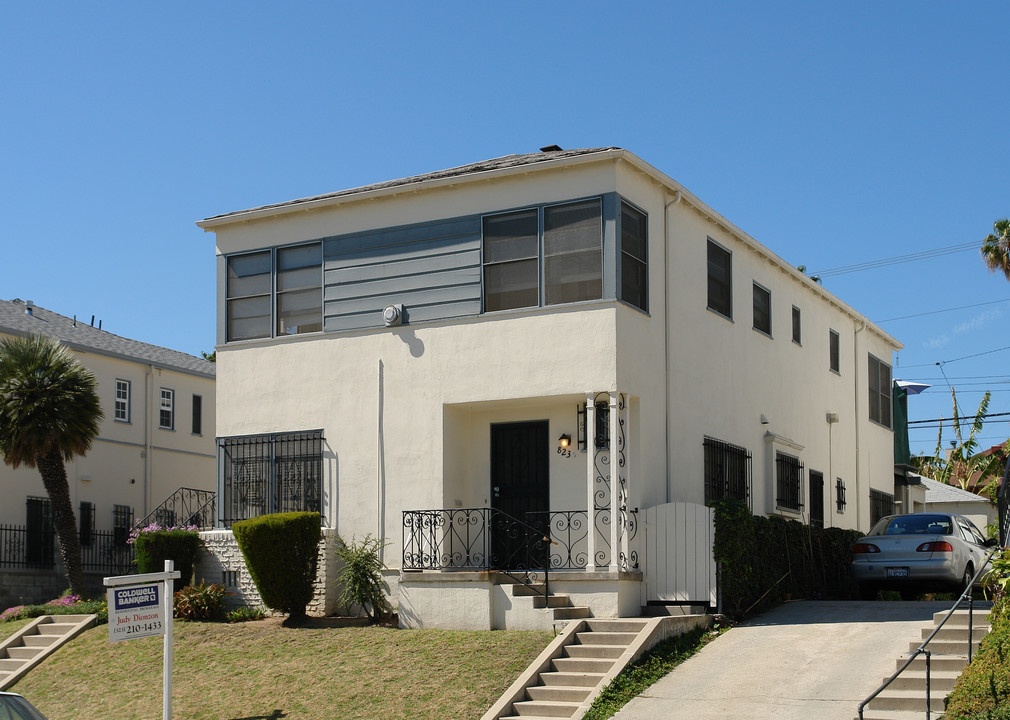 823 N Alexandria Ave in Los Angeles, CA - Building Photo