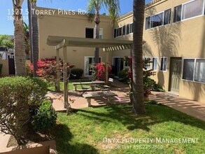 1127.5 Torrey Pines Rd in San Diego, CA - Building Photo - Building Photo