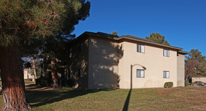 Cedar Ridge Apartments in Lancaster, CA - Building Photo - Building Photo