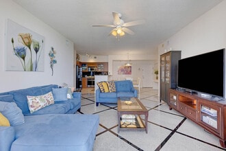 2080 S Ocean Dr in Hallandale Beach, FL - Building Photo - Building Photo