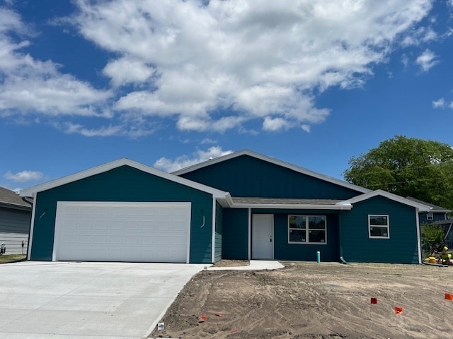 property at 1221 S Valley View St