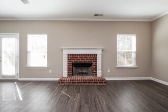 580 Fieldcrest Dr in Dallas, GA - Building Photo - Building Photo