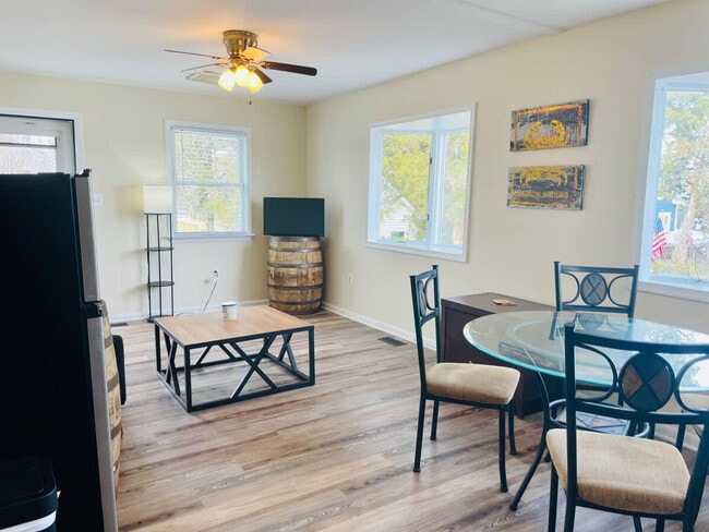 14380 Calvert St in Solomons, MD - Building Photo - Building Photo