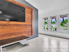 3859 SE 7th Pl in Cape Coral, FL - Building Photo - Building Photo