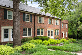 Arlington Village Condominiums in Arlington, VA - Building Photo - Building Photo