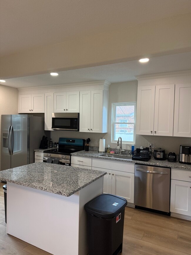 2000 Effingham St in Portsmouth, VA - Foto de edificio - Building Photo