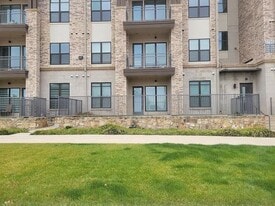 2700 Old Denton Rd in Carrollton, TX - Building Photo