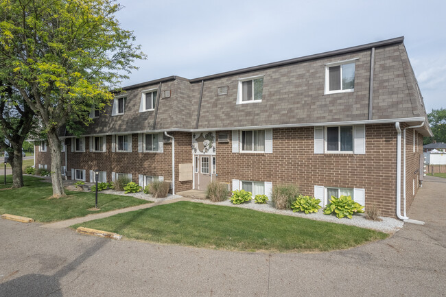 Fountaine Apartments in Canton, OH - Building Photo - Building Photo