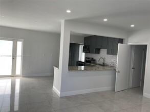 8640 SW 125th Terrace in Miami, FL - Building Photo - Building Photo