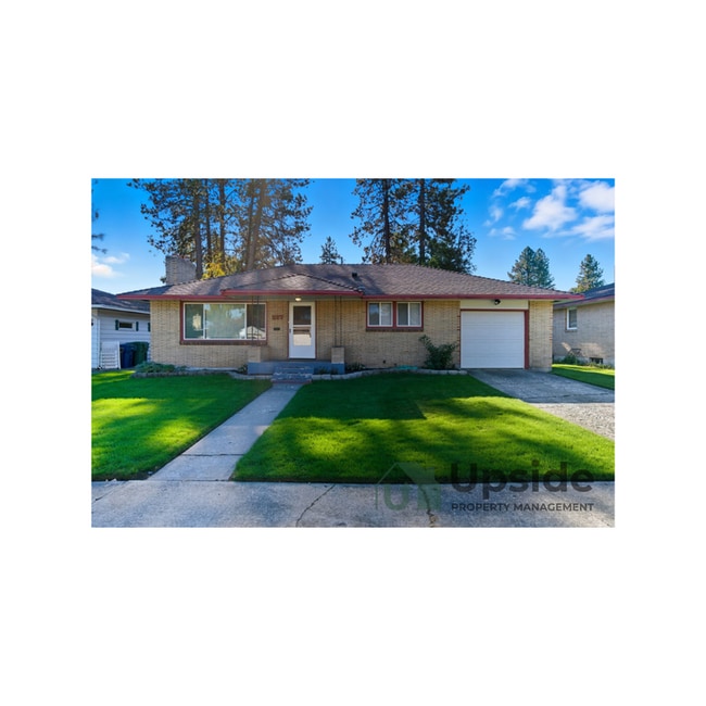 property at 227 W Franklin Ct