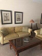 11 Harbour Isle Dr W-Unit -105 in Fort Pierce, FL - Building Photo - Building Photo