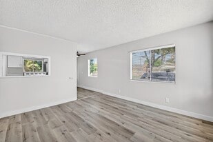 409 S Harris Ave, Unit 409 in Compton, CA - Building Photo