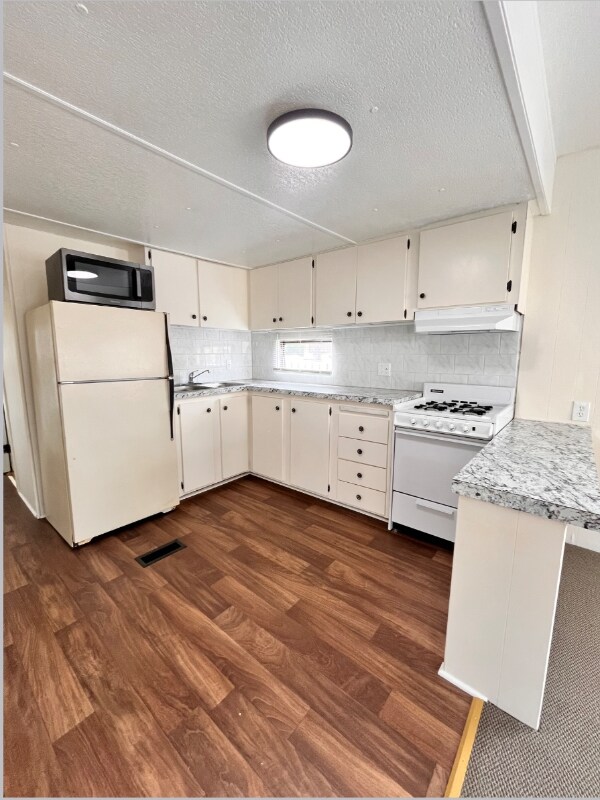 15012 Lemoli Ave in Gardena, CA - Building Photo - Building Photo