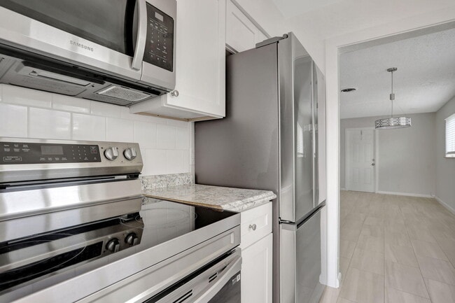 3221 NE 7th Ave in Pompano Beach, FL - Foto de edificio - Building Photo