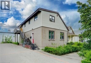 324 Maple Ave in Kitchener, ON - Building Photo