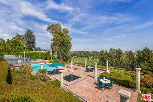 10820 Ambazac Way in Los Angeles, CA - Building Photo