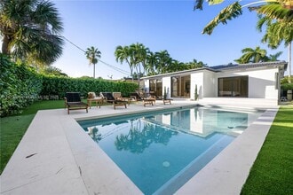 900 W 47th Ct in Miami Beach, FL - Building Photo - Building Photo
