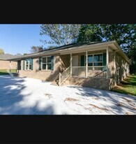 272 Hunt St in Manchester, TN - Building Photo