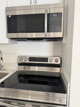 615 NE 3rd St in Hallandale Beach, FL - Building Photo - Building Photo