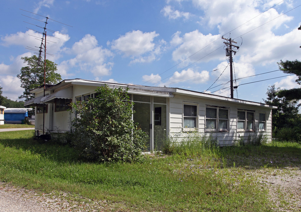 Deer Lake Mobile Home Park in Burton, OH - Building Photo