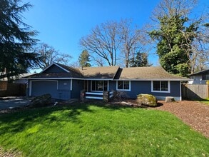 540 Collins Crest St in Gladstone, OR - Building Photo - Building Photo