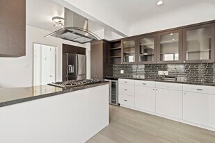 7930 W 4th St, Unit 7930 in Los Angeles, CA - Building Photo