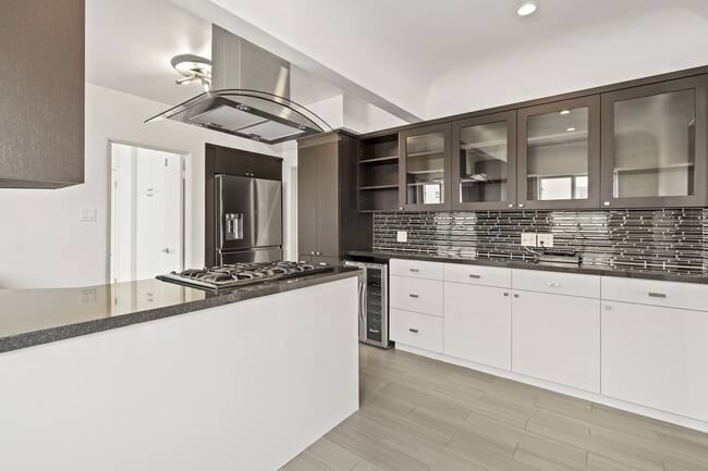 7930 W 4th St, Unit 7930