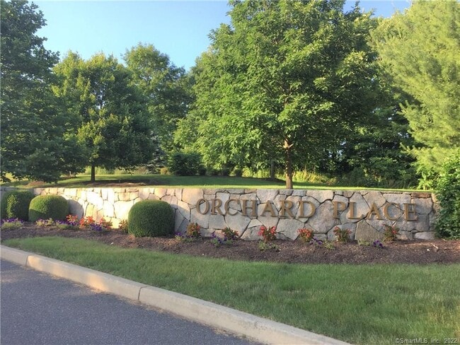 20 Orchard St in Brookfield, CT - Building Photo - Building Photo