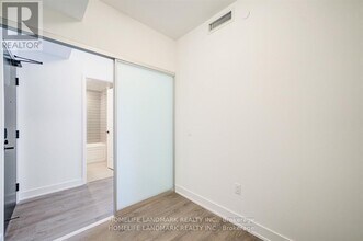 2333 Khalsa Gate in Oakville, ON - Building Photo - Building Photo