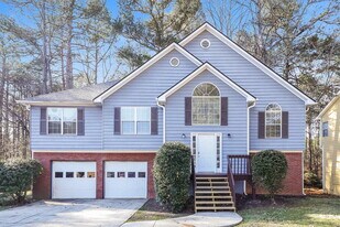 2740 Owens Dr in Marietta, GA - Building Photo