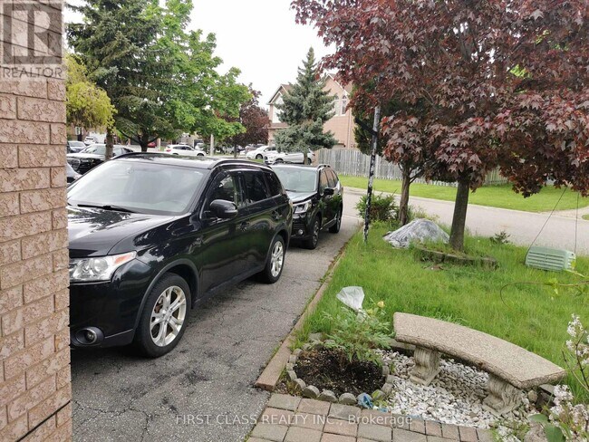1300 Wesson Ct in Mississauga, ON - Building Photo - Building Photo