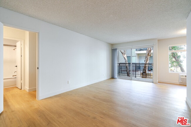 1352 S Carmelina Ave in Los Angeles, CA - Building Photo - Building Photo