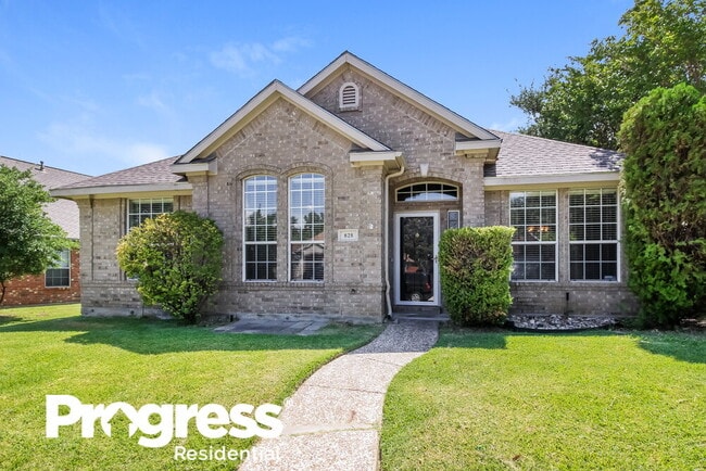 property at 828 Pinnacle Cir