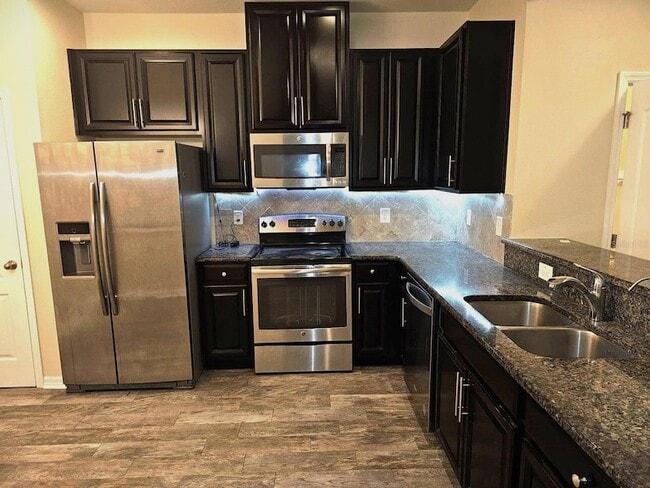 5115 Bay Isle Cir in Clearwater, FL - Building Photo - Building Photo