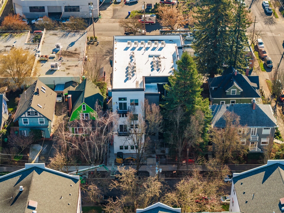 Redwood Lofts & Flats in Portland, OR - Building Photo