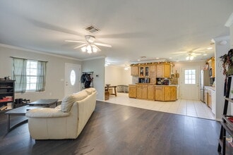 205 Lincoln St, Unit 205 Lincoln St in Carney, OK - Foto de edificio - Building Photo