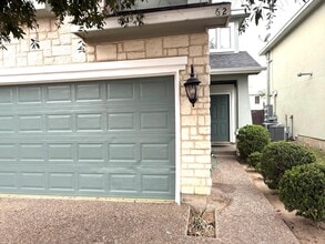 9310 Albany Dr in Laredo, TX - Foto de edificio - Building Photo